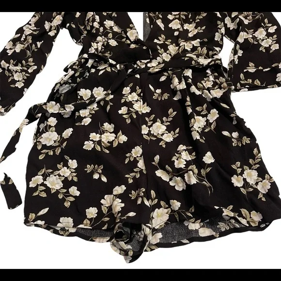NWT LUMIERE Floral Wrap Romper - Picture 3 of 7